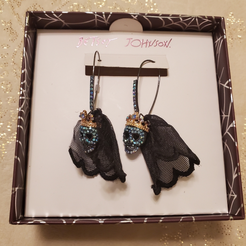 HALLOWEEN...Betsey Johnson"Dark Shadows" Pave Sugar Skull Crystal Drop Earrings
